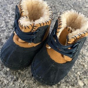 Baby boy Uggs size 2/3